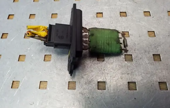 Jeep Grand Cherokee (WK) Heater blower motor/fan resistor