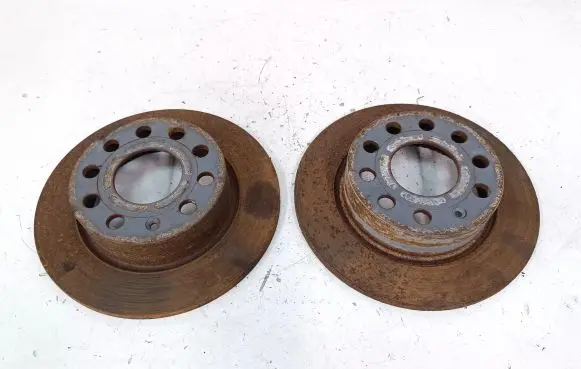 Volkswagen Jetta VI Rear brake disc