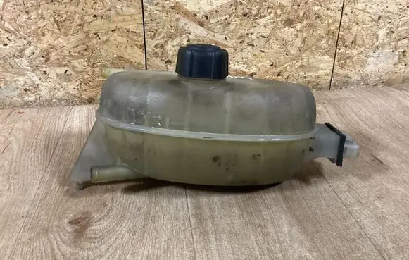 Coolant expansion tank/reservoir