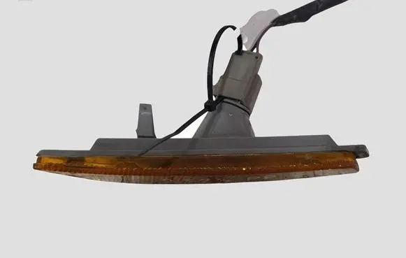 Cadillac CTS Front bumper turn signal 25699380