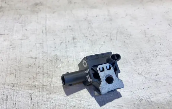 BMW 5 F10 F11 Airbag deployment crash/impact sensor 9224177 24440 150527