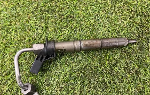 Mercedes-Benz ML W164 Fuel injector A6420700587 0445115