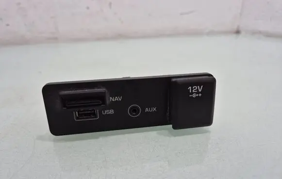Land Rover Discovery Sport USB socket connector FK7219C166BD