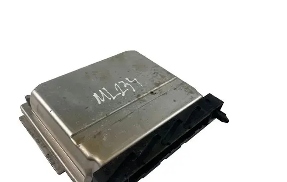 Volvo XC90 Engine control unit/module 0261207712 08675760A