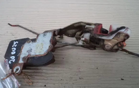 Mitsubishi Lancer Front door lock