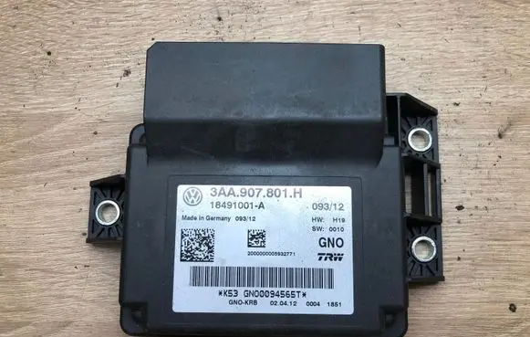 Volkswagen PASSAT B7 Hand brake control module 3AA907801H