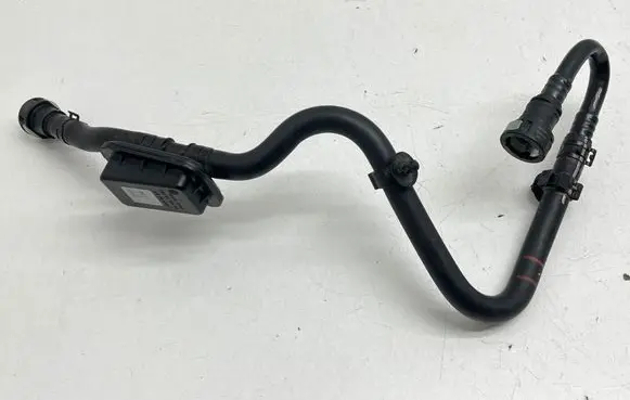 Volkswagen Jetta VII Fuel line pipe 5QM133366A 5QM133277