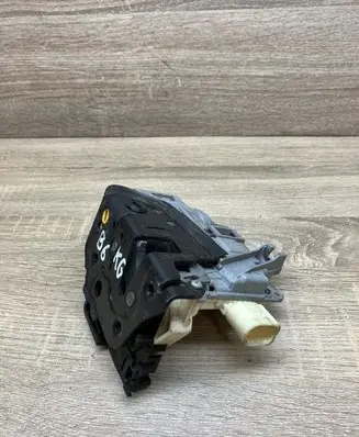 Volkswagen PASSAT B6 Rear door lock 3C4839015A