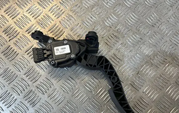 Hyundai i10 Accelerator throttle pedal 21112014