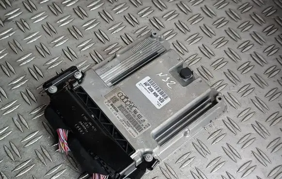 Audi A4 S4 B8 8K Engine control unit/module 03L906022JM 03L906022B 0281015328