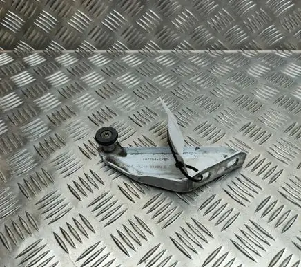 Mercedes-Benz Citan W415 Sliding door upper roller guide/hinge 497754E