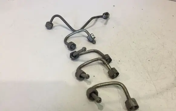 Volvo S40, V40 Fuel injector supply line/pipe 