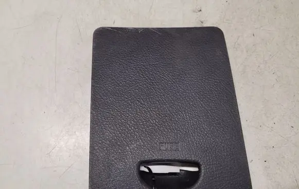 Hyundai Santa Fe Fuse box cover 911172B030