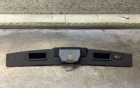 Mercedes-Benz GL X164 Tailgate/boot lid lock trim A1647400130