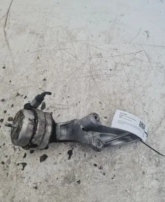 Audi A4 S4 B7 8E 8H Engine mounting bracket 8E0199307S