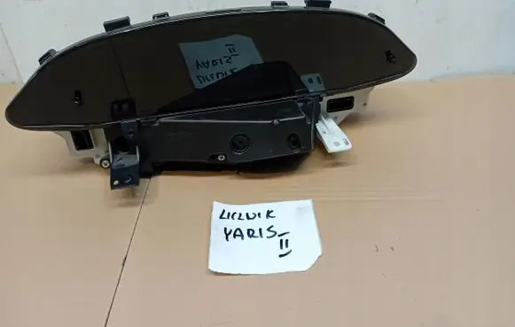 Toyota Yaris Speedometer (instrument cluster) 82800-0D690-D