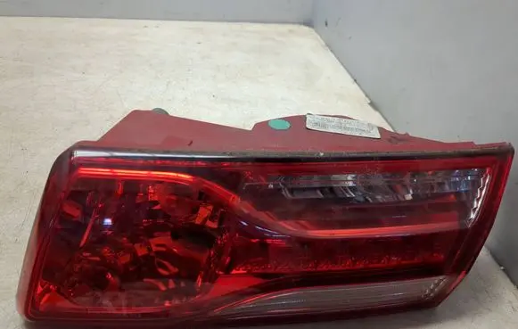 Tailgate rear/tail lights