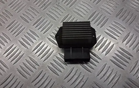 Toyota Avensis T250 Heater blower fan relay 499300-2121