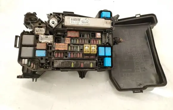 Toyota Prius (XW30) Fuse box set 8266247150