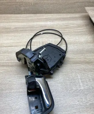 Toyota C-HR I Front door lock 6927347010 6920547020