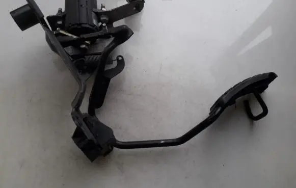 Renault Scenic I Accelerator throttle pedal 7700413230 026001021