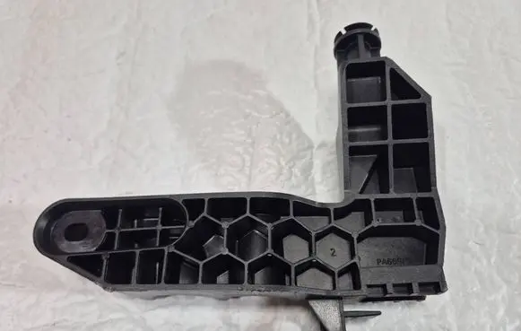 Volvo XC40 Radiator mount bracket 31686407