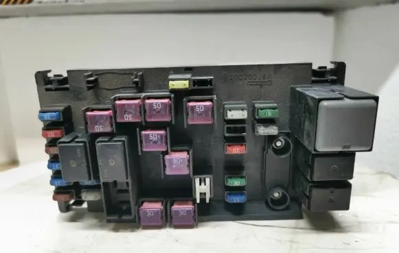 Subaru Forester SH Fuse module 82241SC020 812506 5181