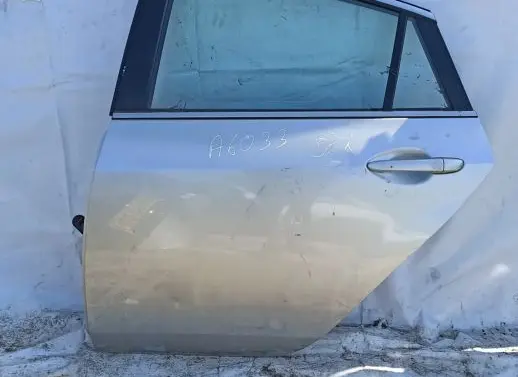 Mazda 6 Rear door sidabrine