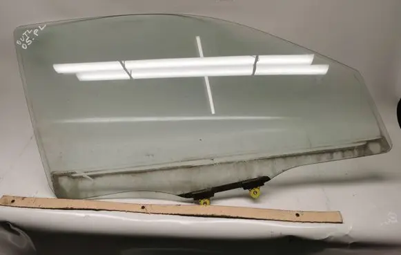 Mitsubishi Outlander Front door window glass four-door 43R00033 4301594