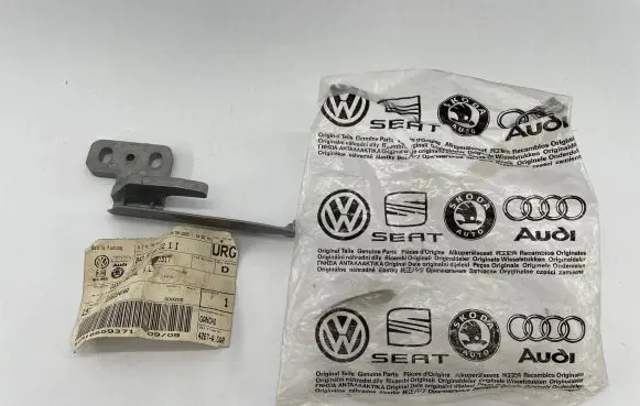 Audi A2 Engine bonnet/hood hinges 8Z0823404A 638802 16559371