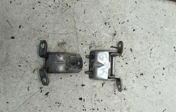 Rear door hinge set