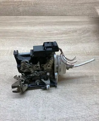 Audi A4 S4 B5 8D Front door lock 4D1837015D