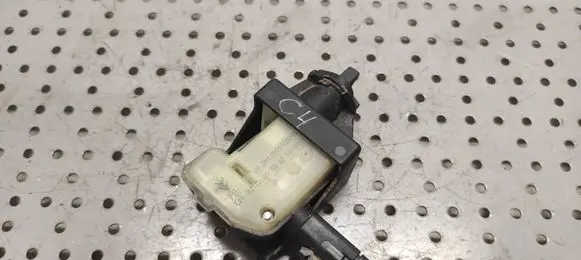 Fuel tank cap lock motor