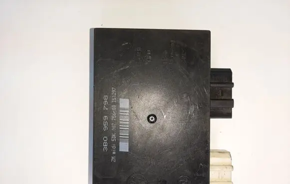 Volkswagen PASSAT B5 Comfort/convenience module 3B0959798