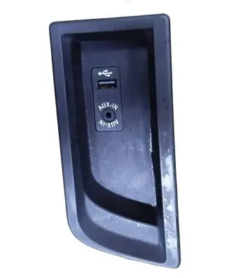 BMW 3 F30 F35 F31 AUX in-socket connector 9207358 58450710 105026813
