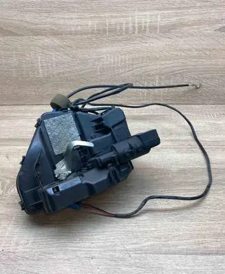 Mercedes-Benz CLS C219 Rear door lock 2197300635