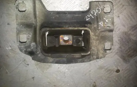 Ford Focus Engine mount bracket 3m517m121ae 3m51-7m121-ae