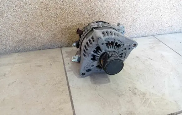 Toyota Sienna XL30 III Generator/alternator 270600P420