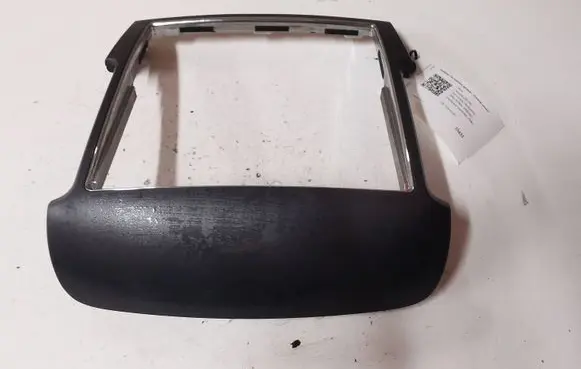 KIA Sorento Radio/GPS head unit trim 847603E620