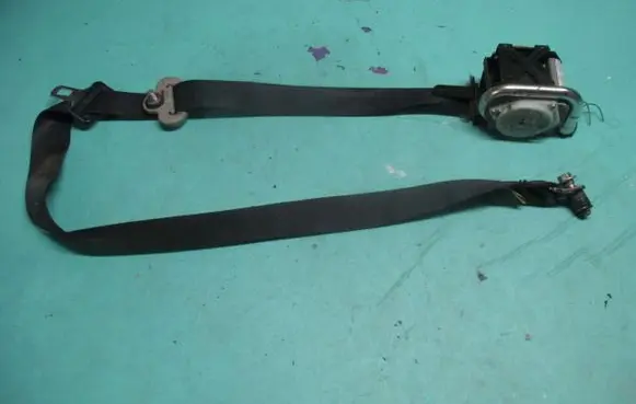 Suzuki Grand Vitara II Front seatbelt