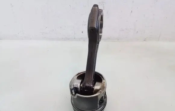 Skoda Octavia Mk2 (1Z) Piston with connecting rod