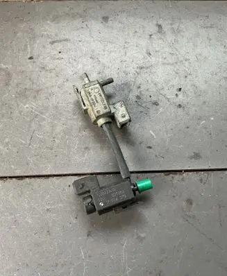 BMW 7 E65 E66 Turbo solenoid valve 70012300 02T051 7516375