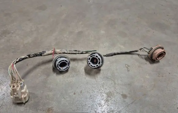 Toyota Hilux (AN10, AN20, AN30) Rear tail light wiring loom 