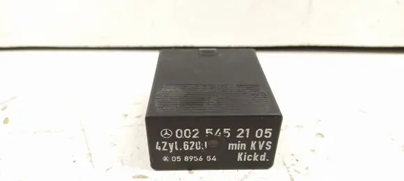 Mercedes-Benz E W124 Fuel pump relay 0025452105 A0025452105 05895654