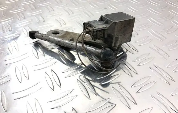 Headlight/headlamp level sensor
