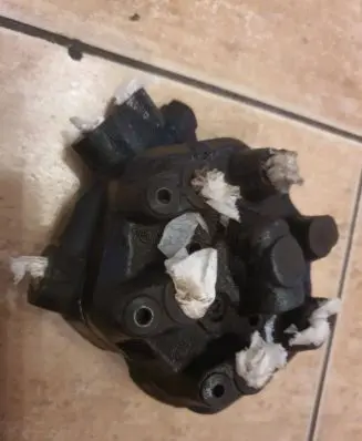 Audi 100 200 5000 C3 Fuel distributor 0438100125