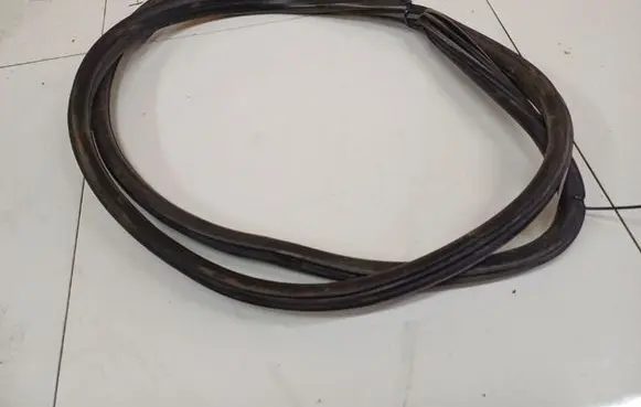 Opel Vectra C Rubber seal front coupe door 