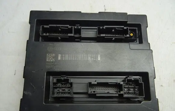 Audi A4 S4 B5 8D Comfort/convenience module 8K0907064DD