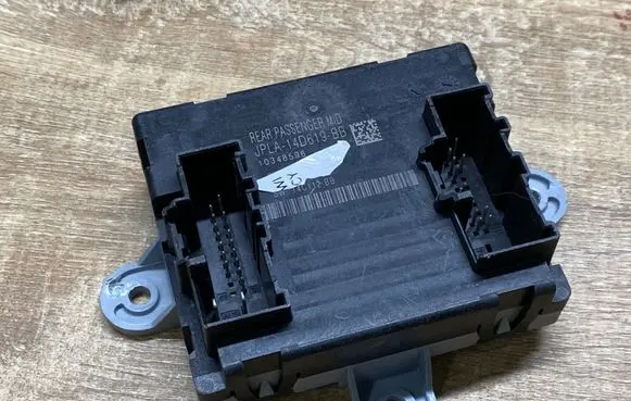 Land Rover Discovery Sport Door control unit/module JPLA14D619BB 10348596 5V614C112BB
