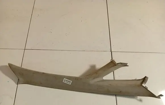 Toyota Avensis Verso (C) pillar trim 6221044010 62210-44010